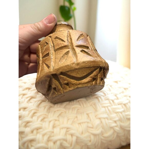 Vintage Canadian Studio Pottery Vase – Handcrafted Textured Brown Glaze, 3.5" x - Picture 3 of 7
